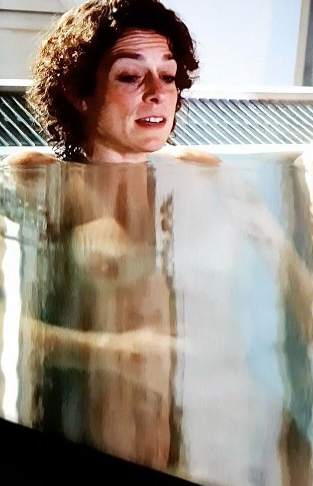 4P Alex Polizzi nude
