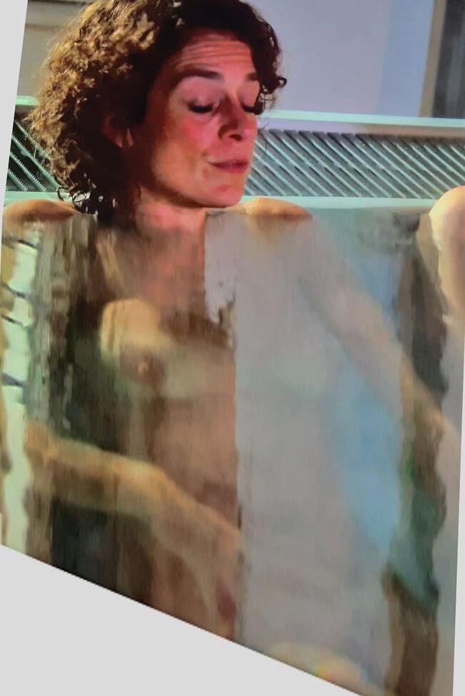 4P Alex Polizzi nude