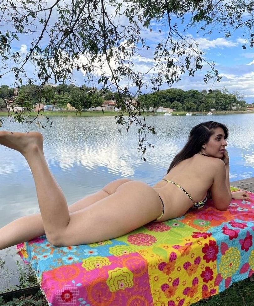 25P Caca Diniz nude