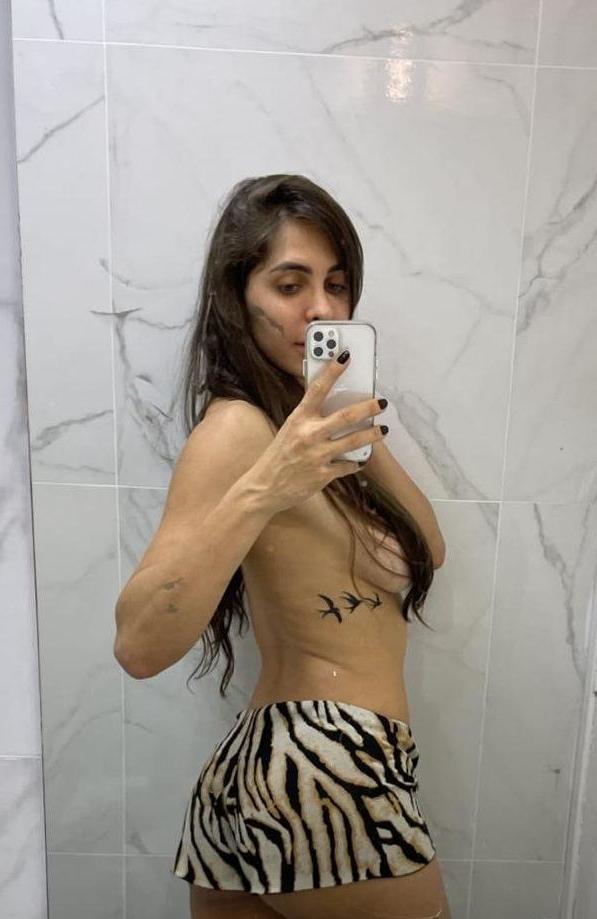 25P Caca Diniz nude