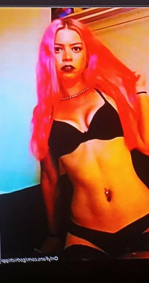 11P Gothichippi nude