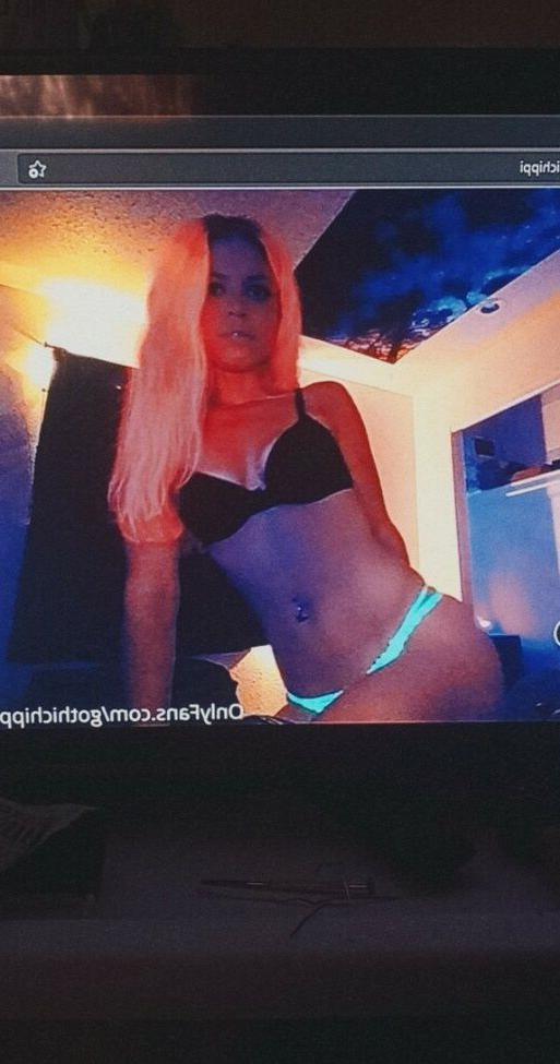 11P Gothichippi nude