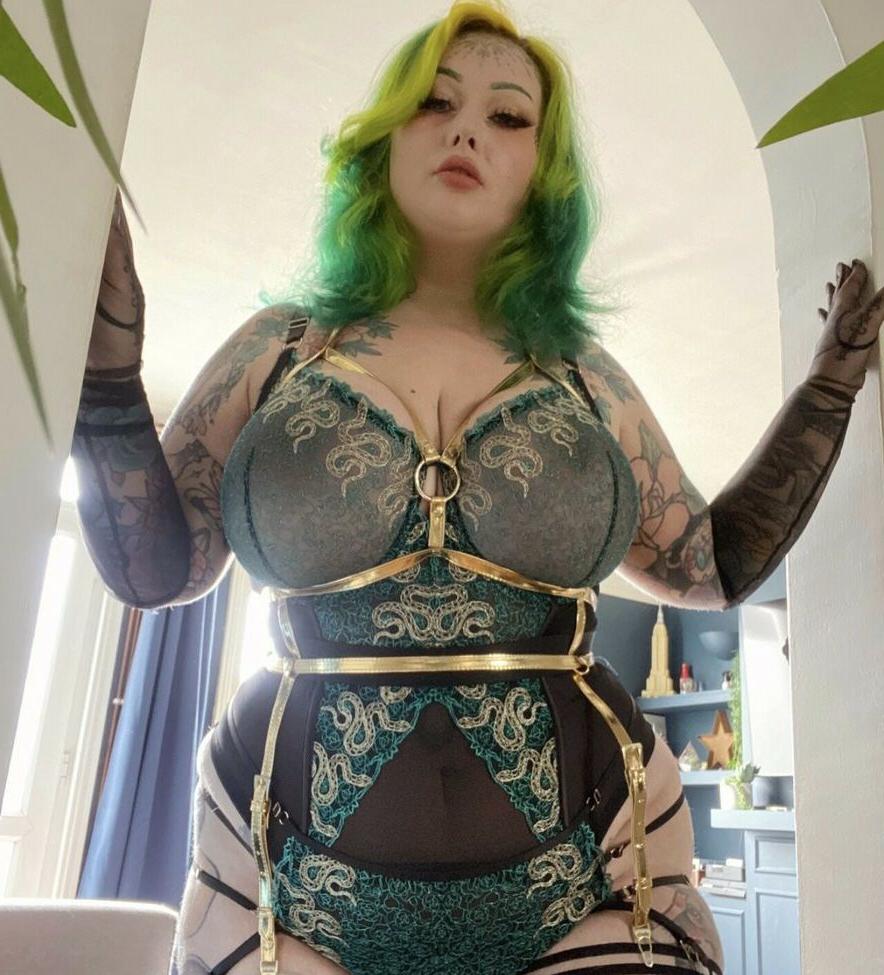25P GaldaLou nude
