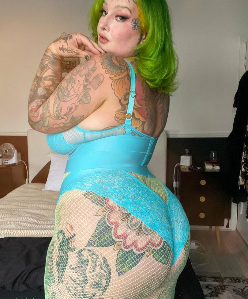 25P GaldaLou nude