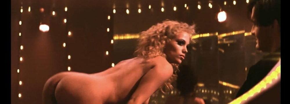 25P Elizabeth Berkley nude