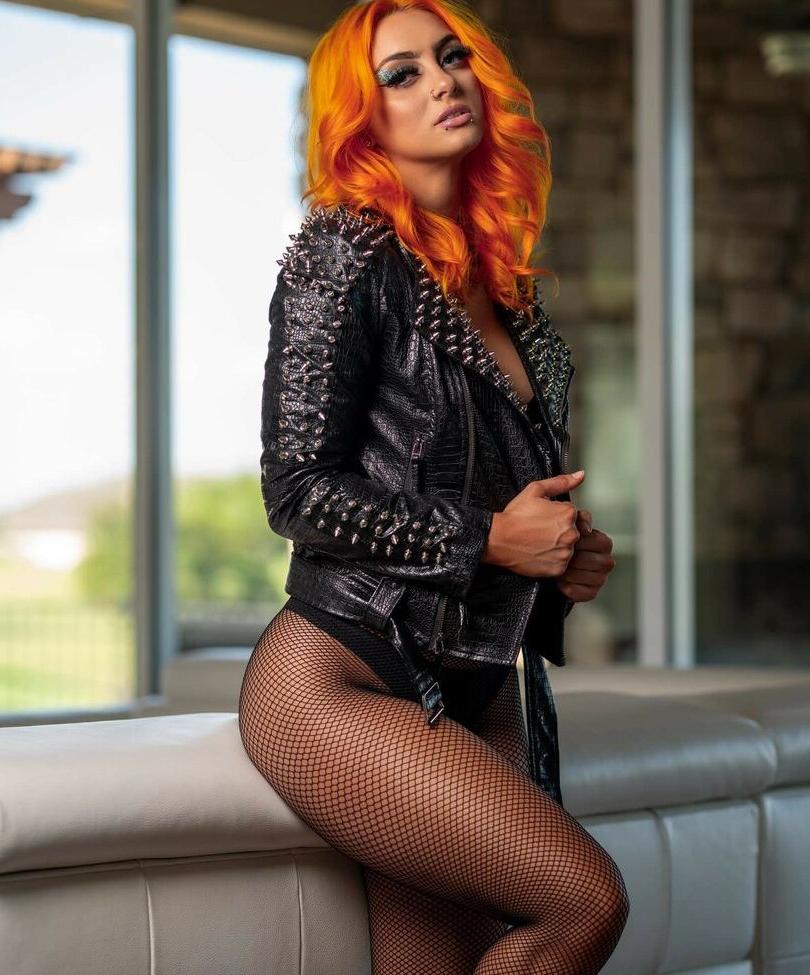 25P WWE GiGi Dolin nackt