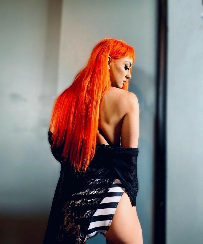 25P WWE GiGi Dolin nackt