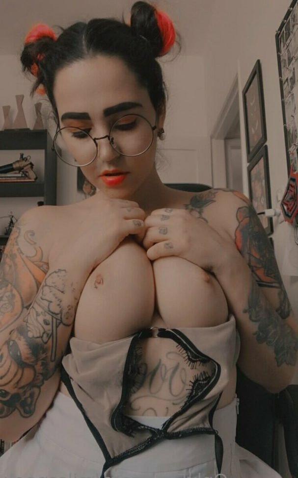 25P Mila Spook nude