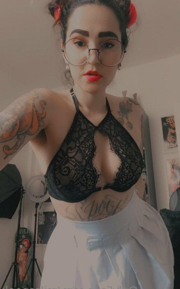 25P Mila Spook nude