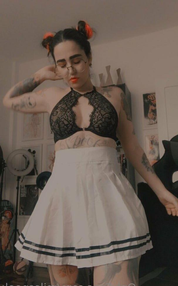 25P Mila Spook nude