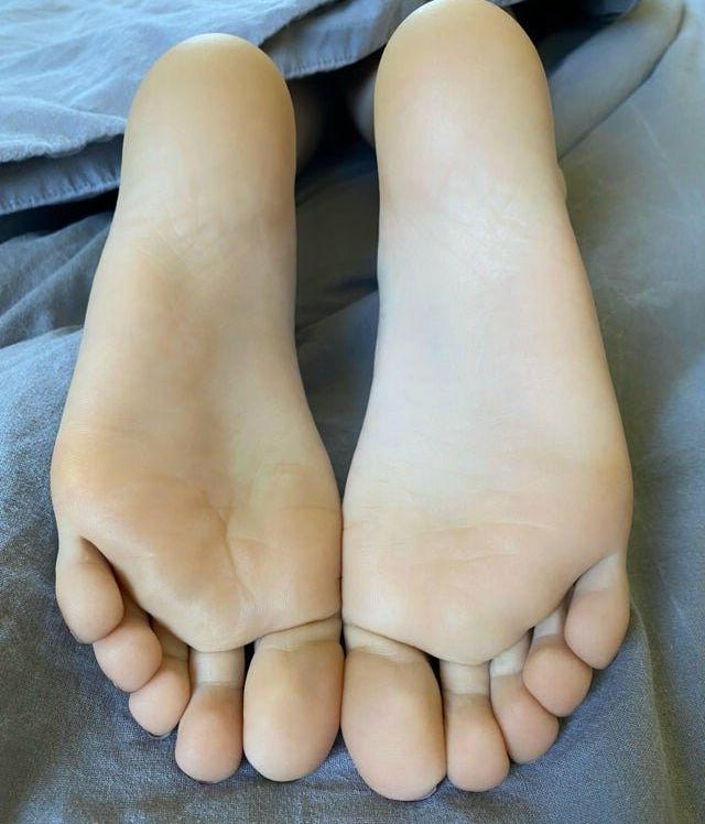 8P Averyysfeet nude