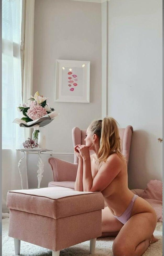 25P Evasindlerova nude