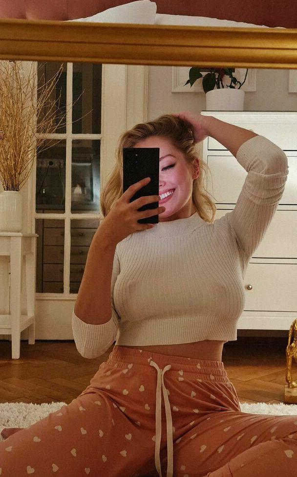 25P Evasindlerova nude