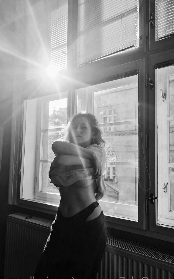25P Evasindlerova nude