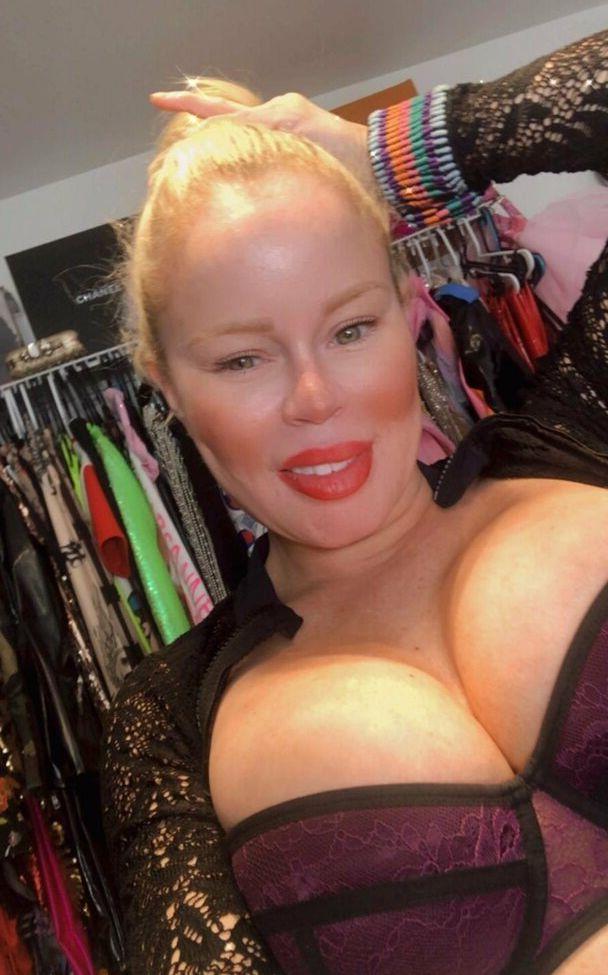 25P Nikki Delano nude