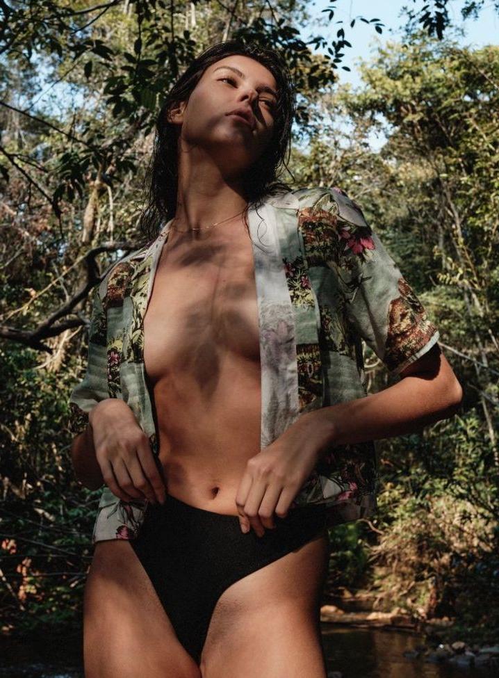 21P Julia Louise Azevedo nude