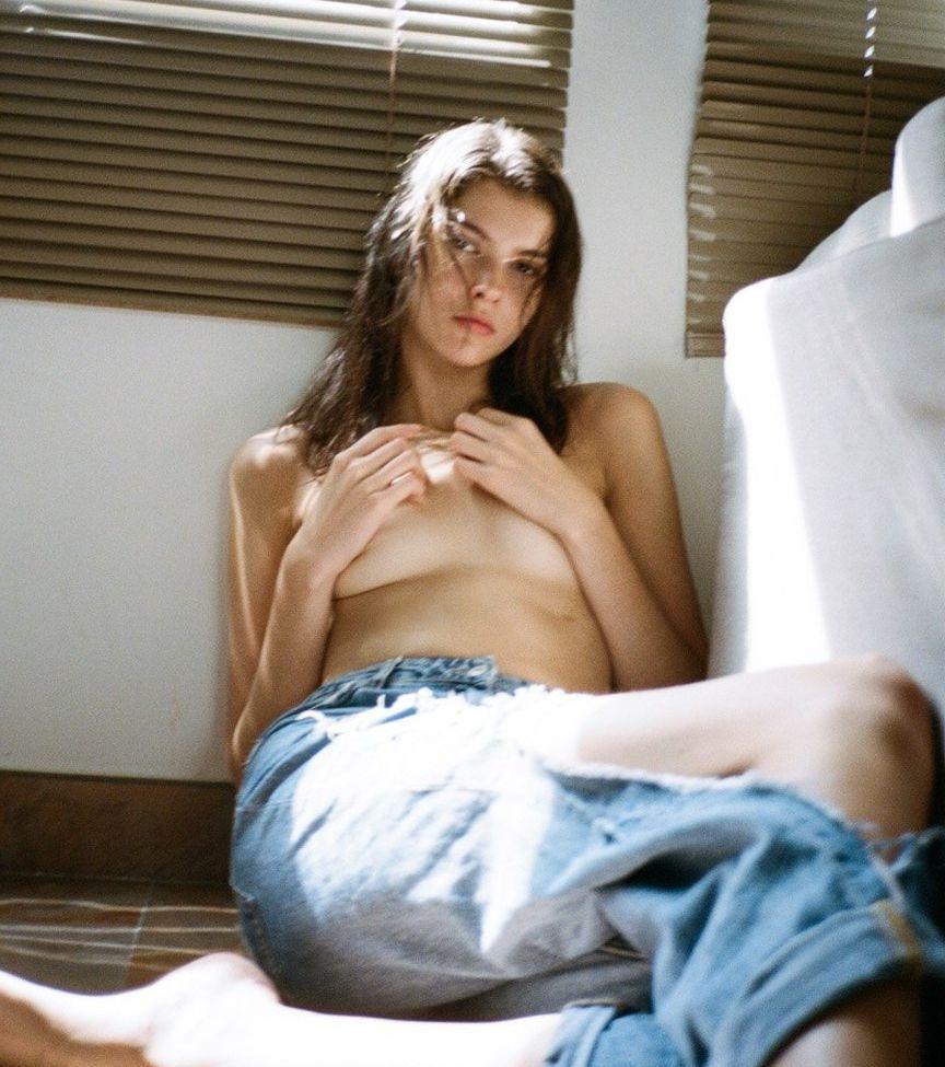 21P Julia Louise Azevedo nude