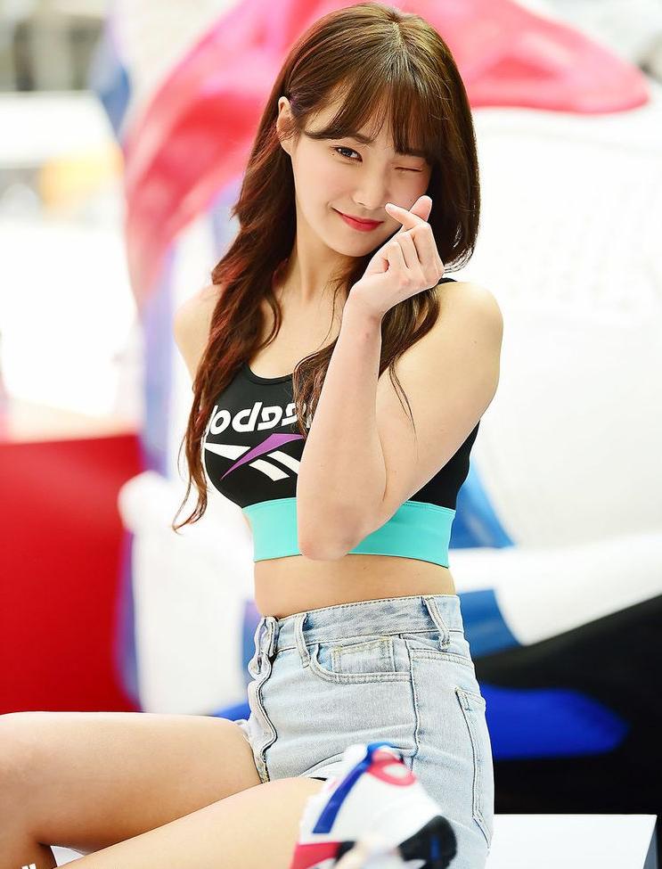 21P Momoland nackt