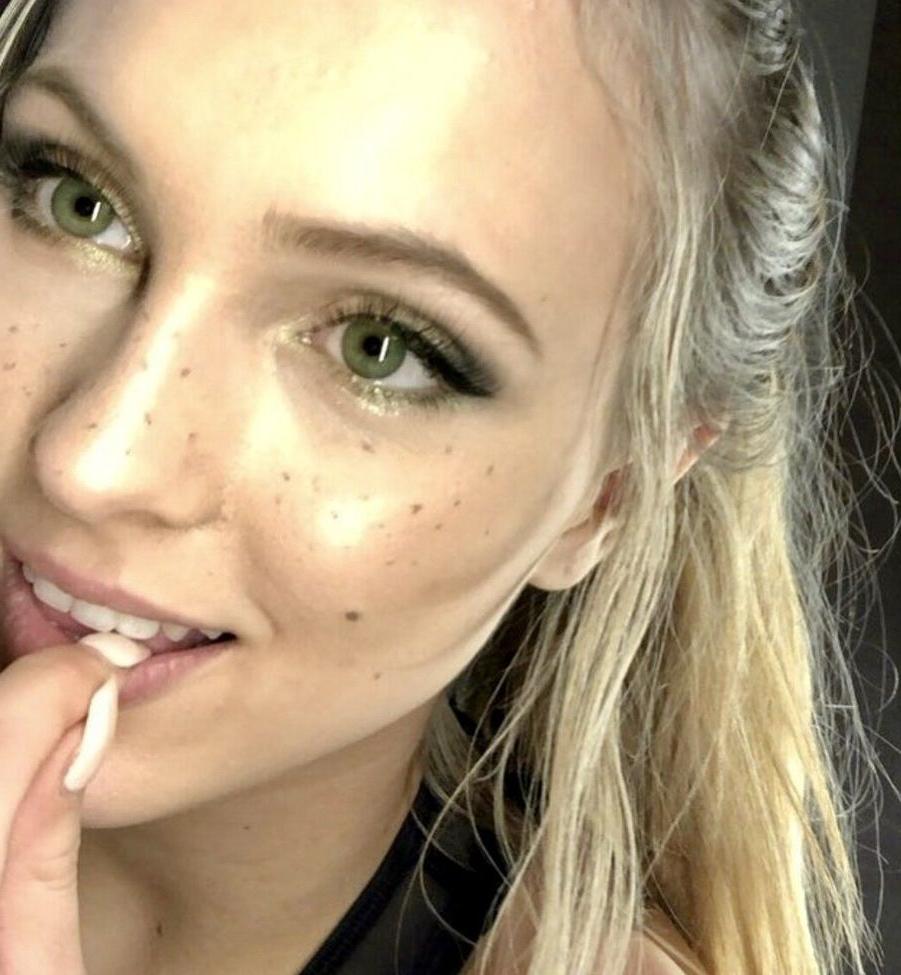 25P Melissa Danilov nude