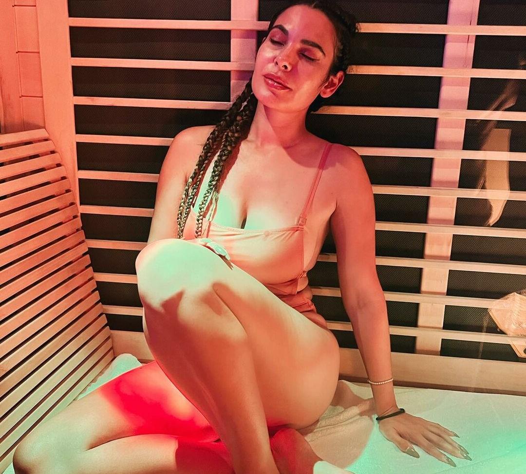 25P Nadine Velazquez nude