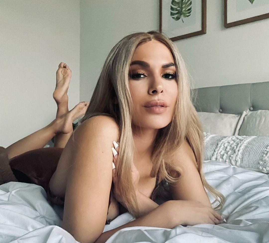 25P Nadine Velazquez nude
