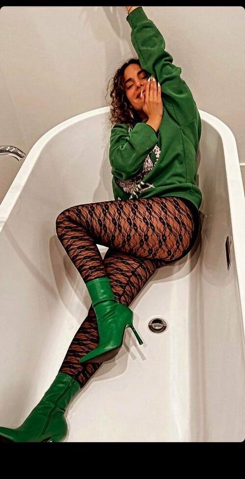25P Nadine Velazquez nude