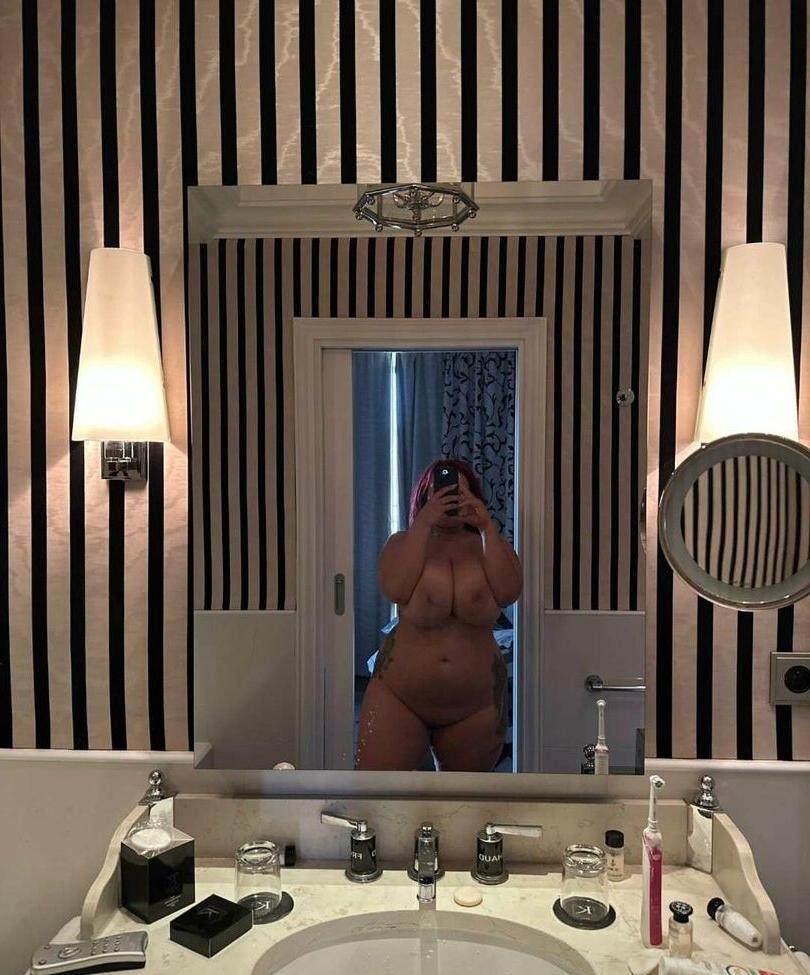 25P Smoph nude