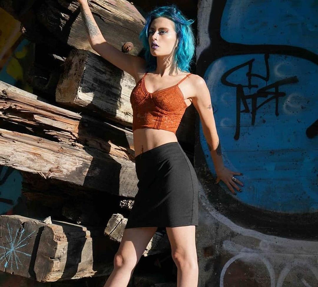 25P Taylor Evanchak nude