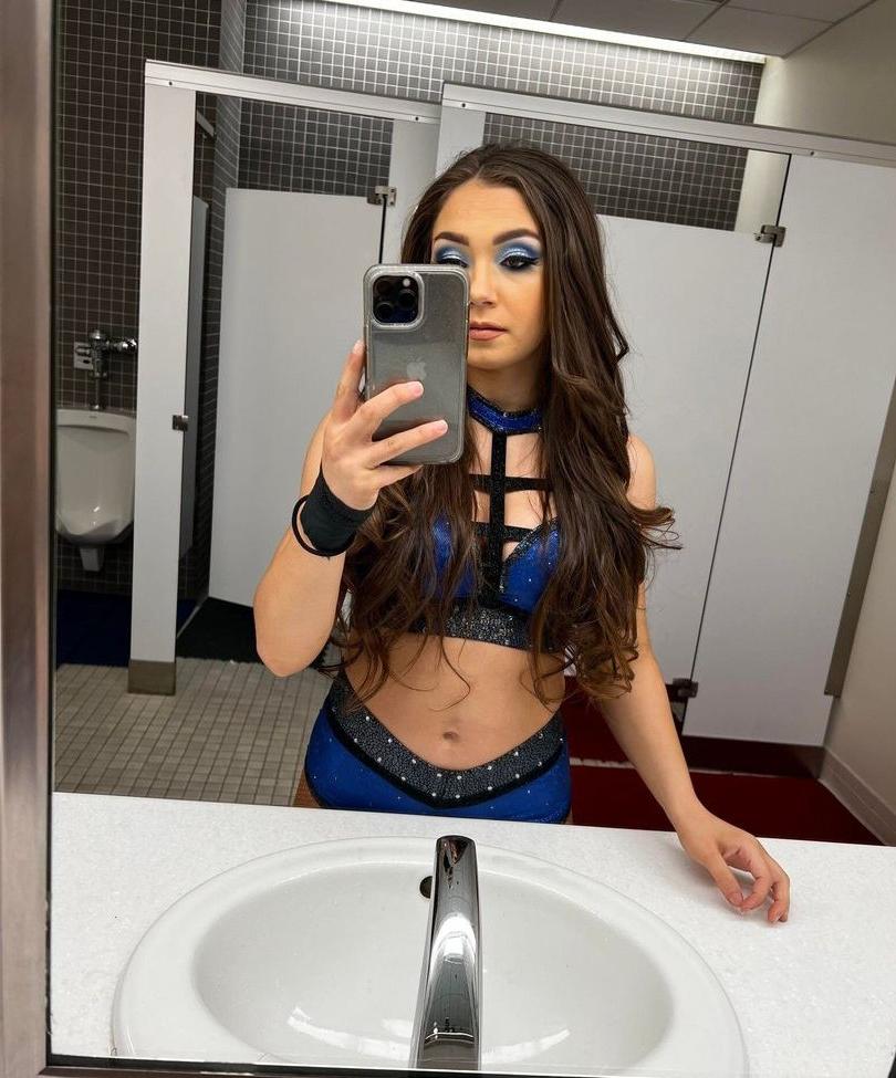 25P Skye Dolecki nude