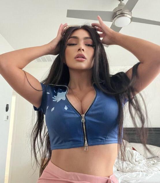 25P Caitlin Christine nude