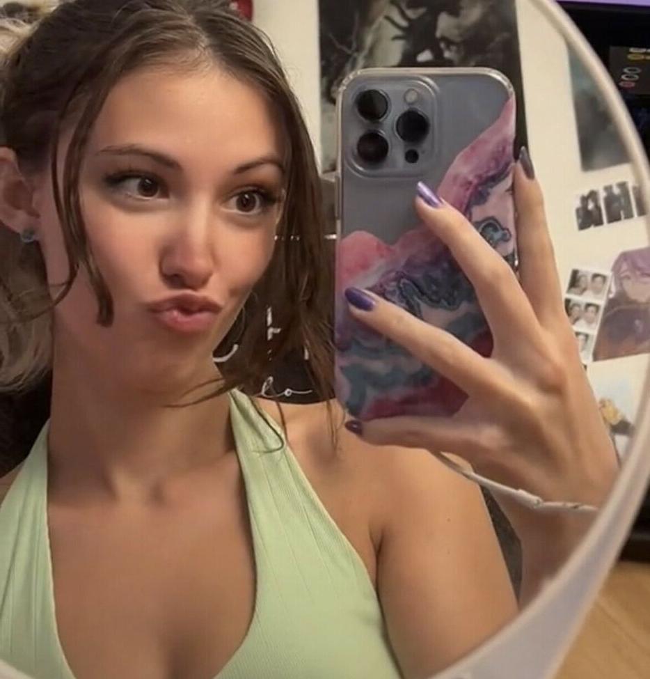 21P Echochlo nude