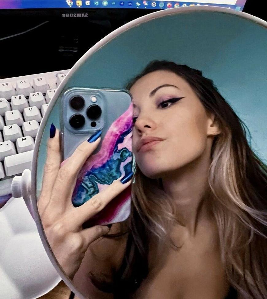 21P Echochlo nude