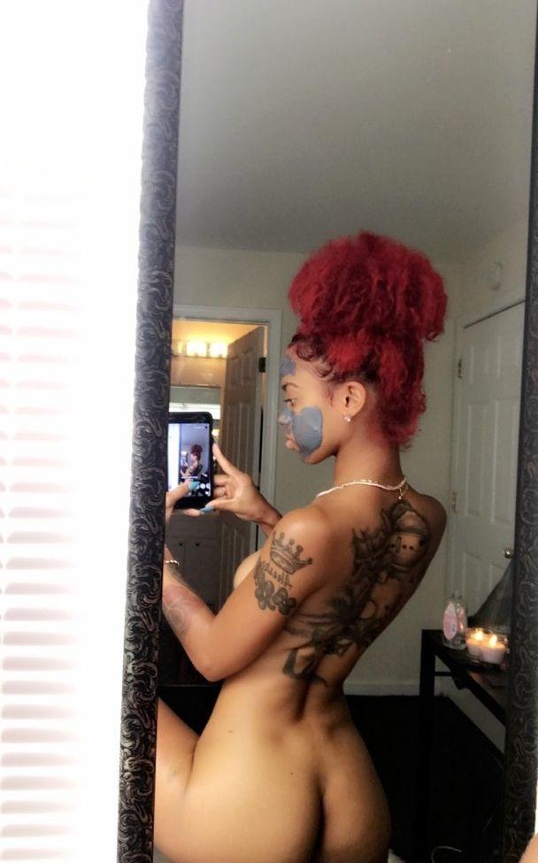 25P Rozay Molly nude
