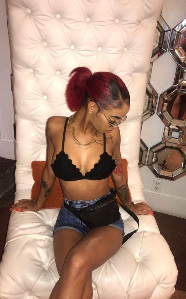 25P Rozay Molly nude
