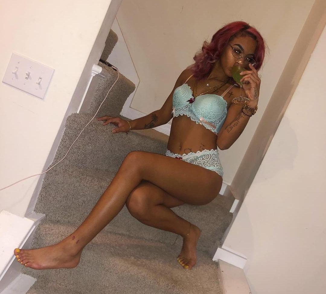 25P Rozay Molly nude