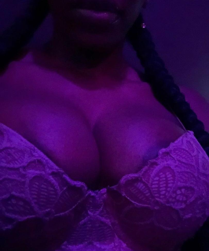 25P Niyah Renee nude