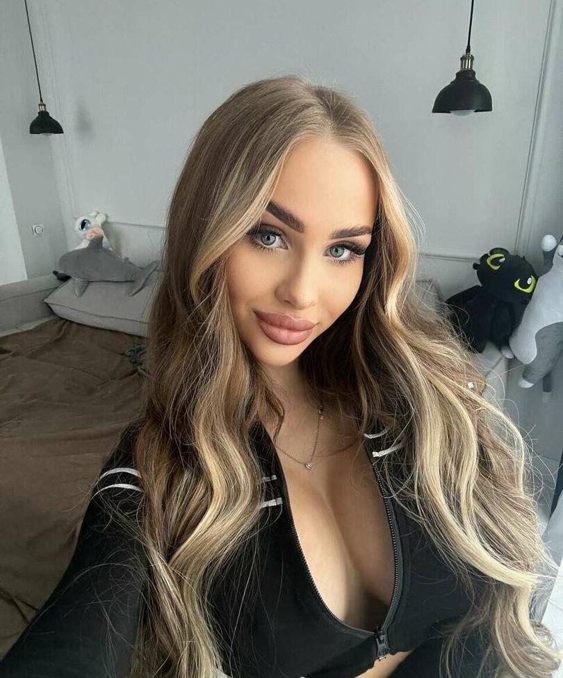 25P Elissabest nude