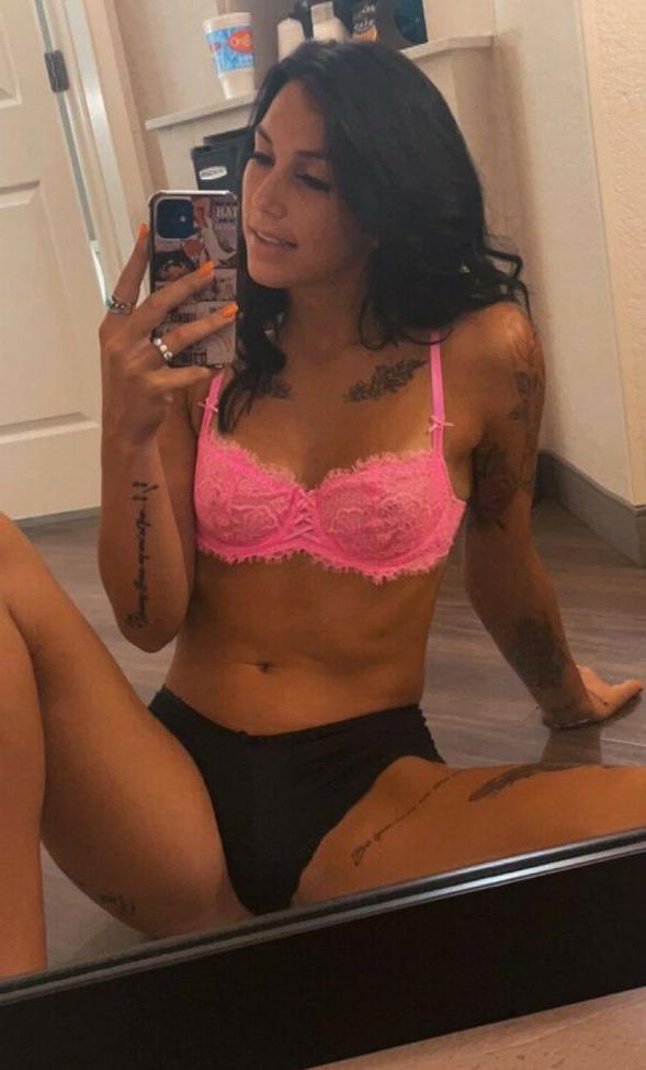 12P Taylyn Quay nude