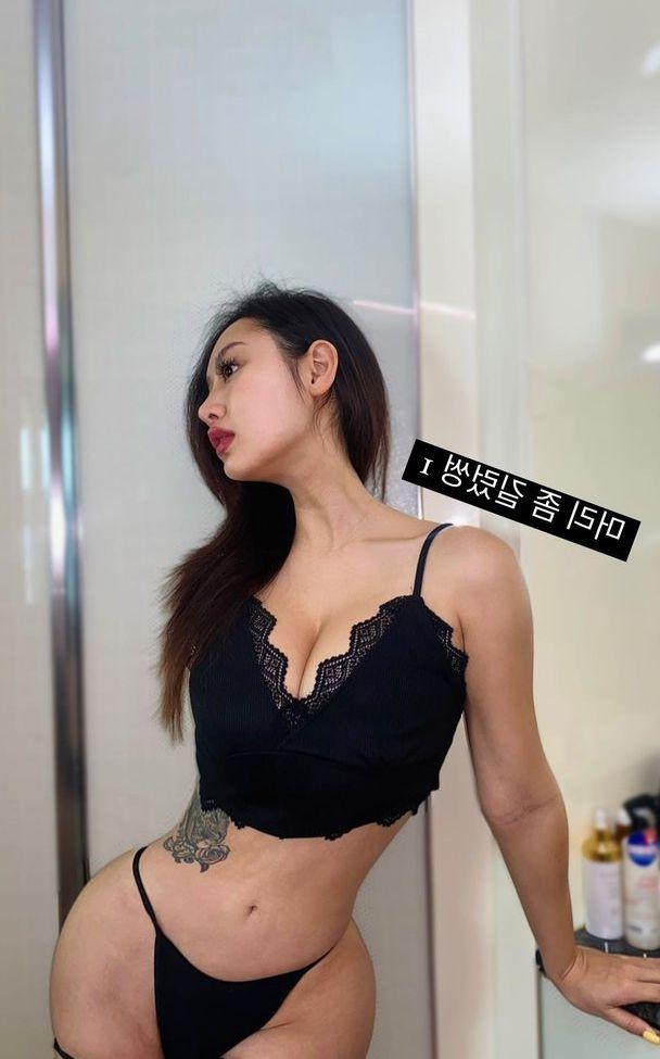 25P R0s8y nude