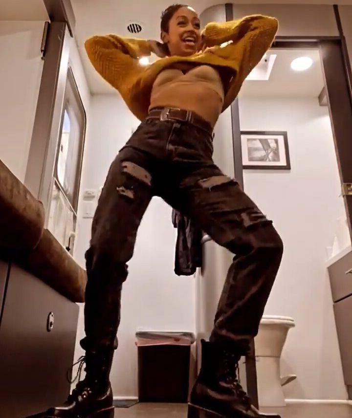 23P Liza Koshy nude