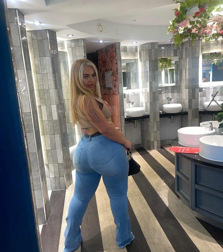 19P Esmee Dream nude