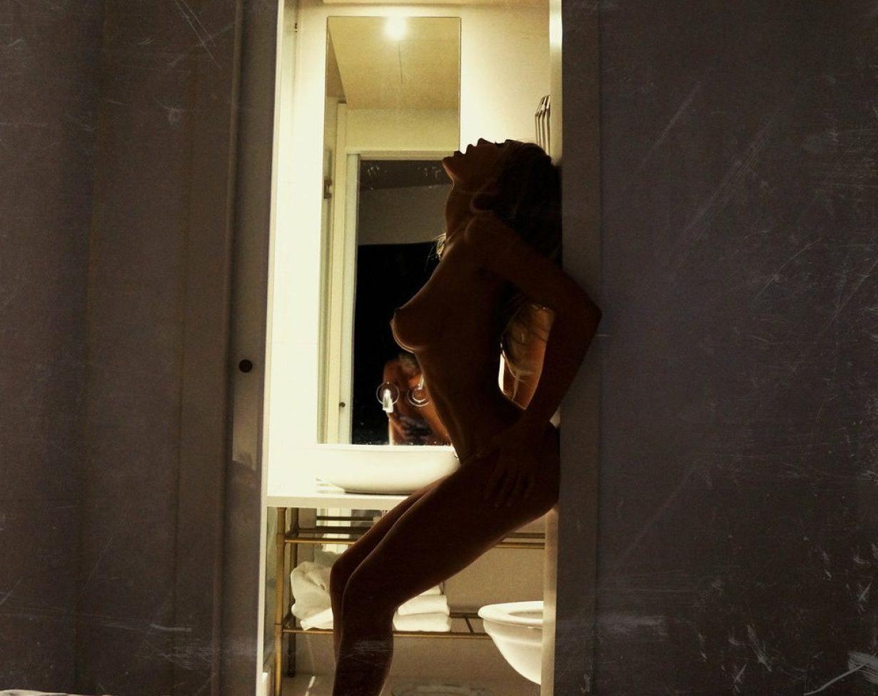 25P Olinda Castielle nude