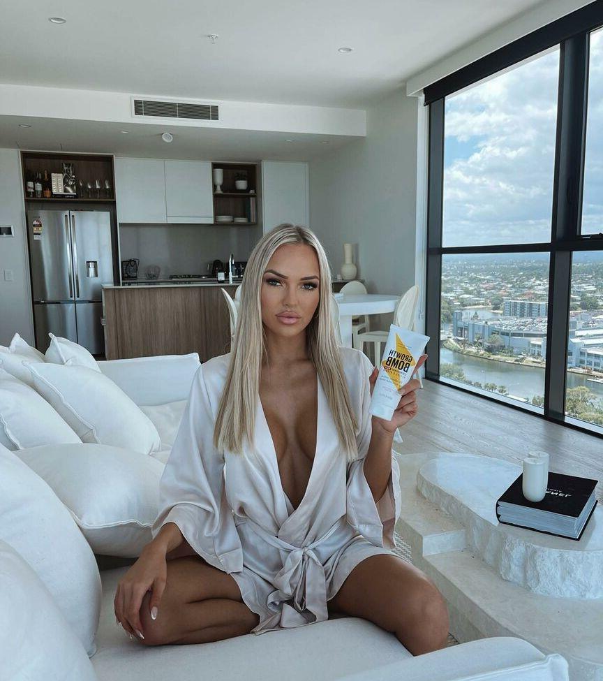 21P Tahlia Skaines nude