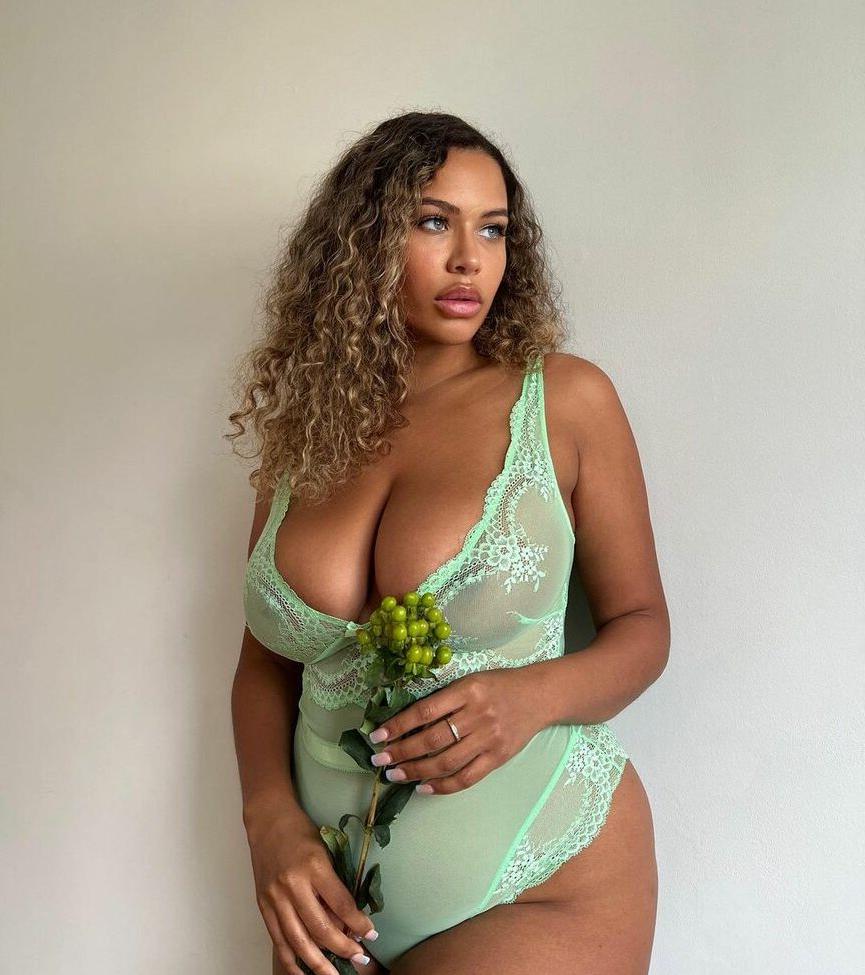 15P Chanelle Mauricette nude