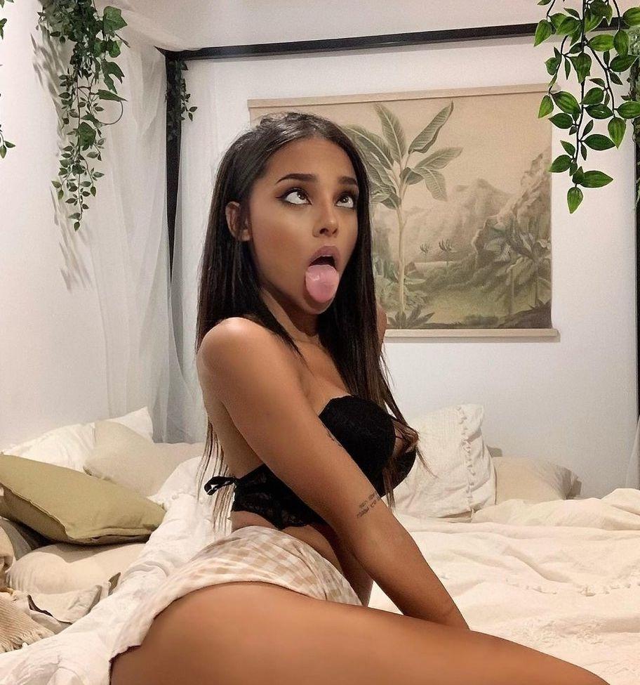 25P Angel Rhodes nude