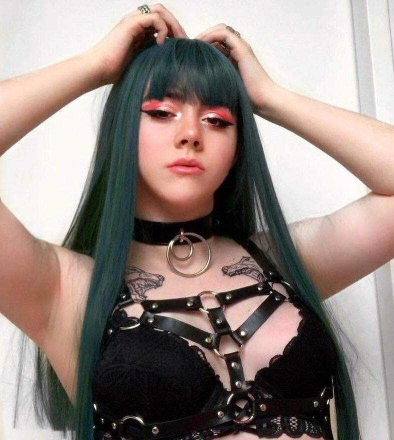 25P Daphne Li nude