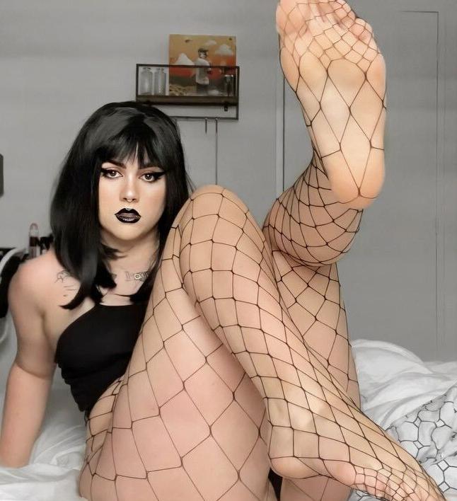 25P Daphne Li nude