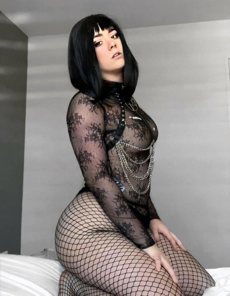 25P Daphne Li nude