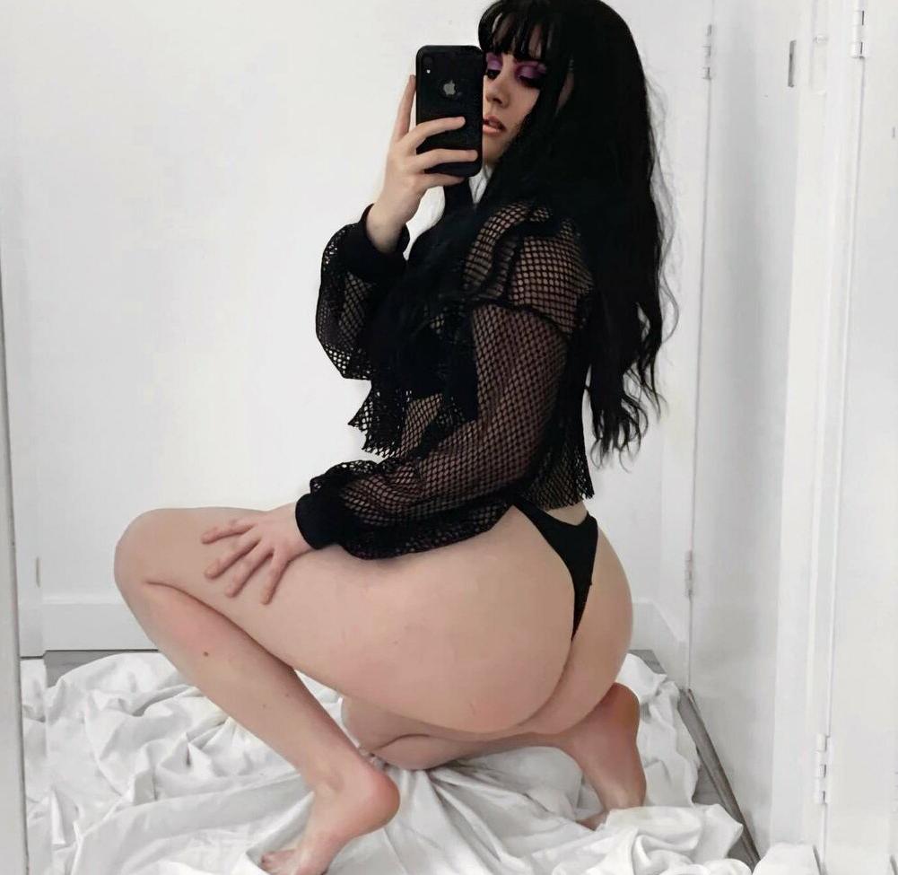 25P Daphne Li nude