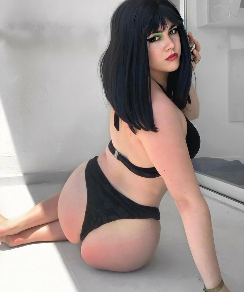 25P Daphne Li nude